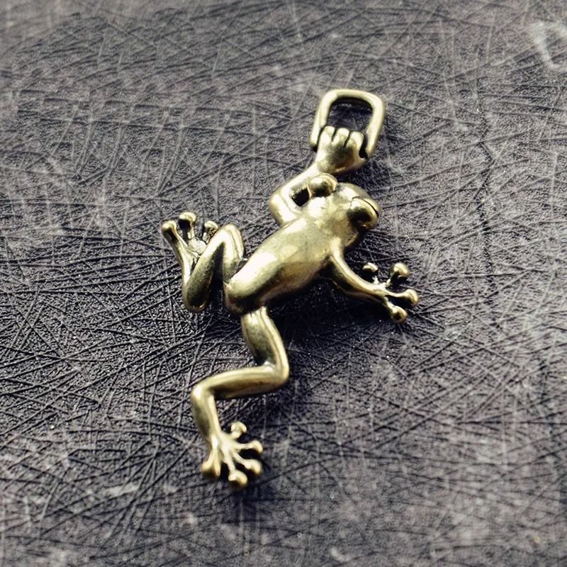 Vintage Brass Frog Keychain Pendant Mini Climbing Frog Ornament 4