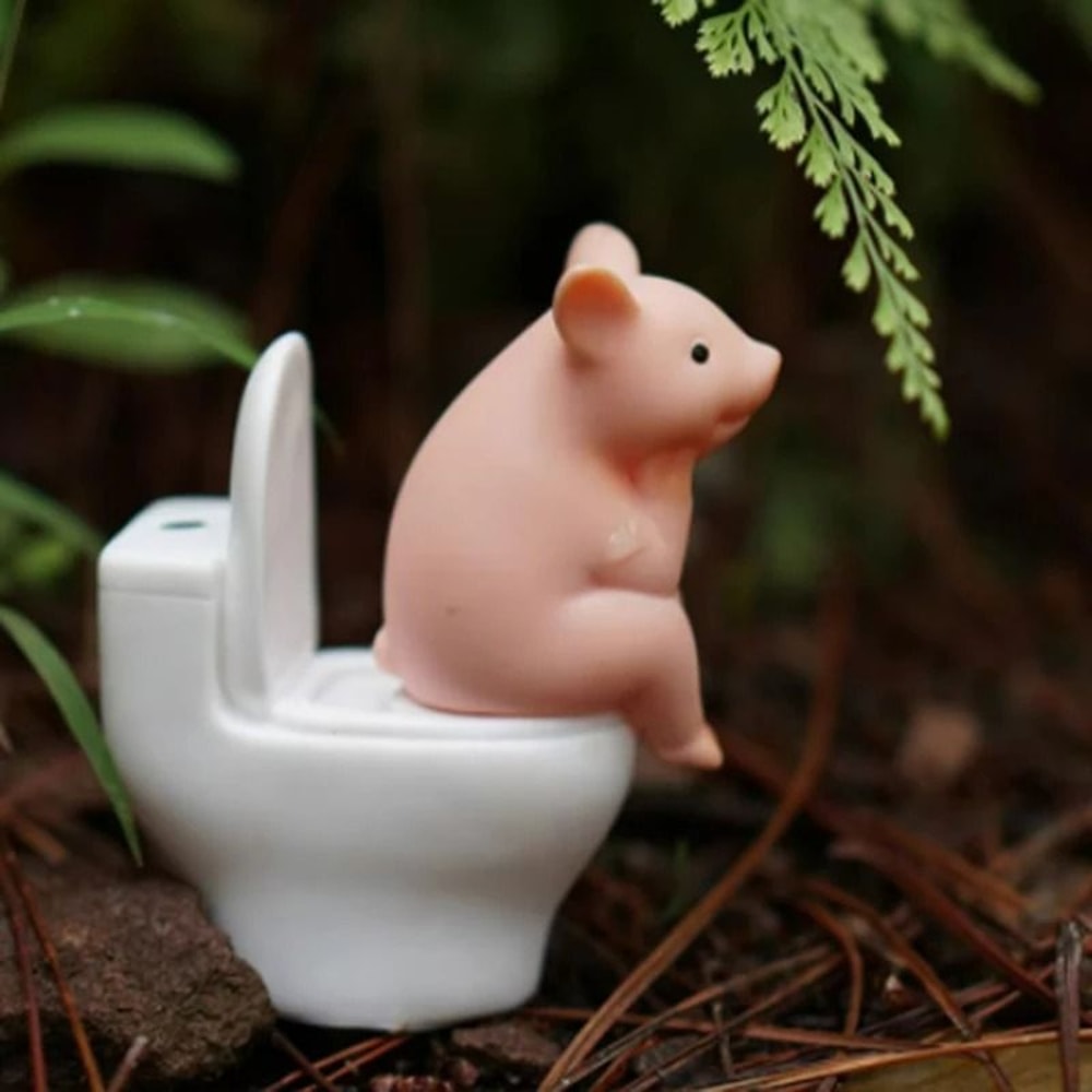 Funny Pig Desk Decor Cartoon Toilet Pig Figurine Mini Ornament 3