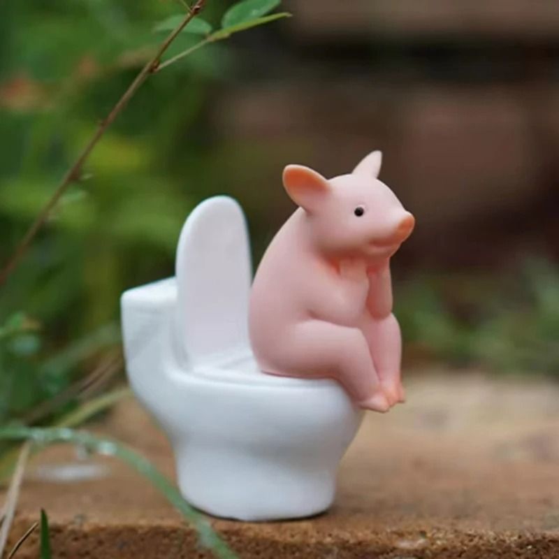 Funny Pig Desk Decor Cartoon Toilet Pig Figurine Mini Ornament 5