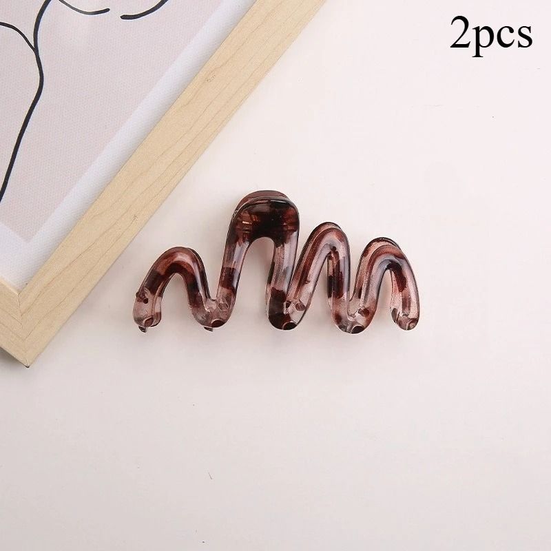 Y2K Wavy Amber Brown Large Claw Hair Clip Lightweight Glossy Design 2