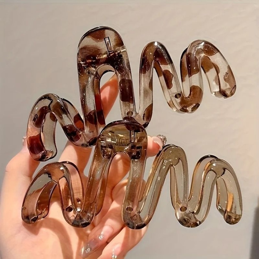 Y2K Wavy Amber Brown Large Claw Hair Clip Lightweight Glossy Design 7