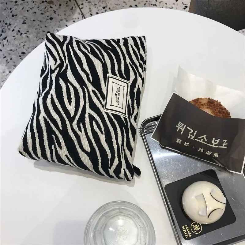 Large Leopard Cosmetic Bag Waterproof Canvas Makeup Organizer With Zipper For Travel 3