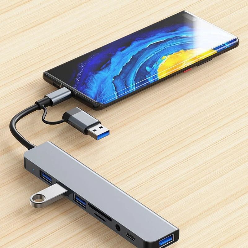 8 In 1 USB C Hub Docking Station With Audio And Card Reader 1