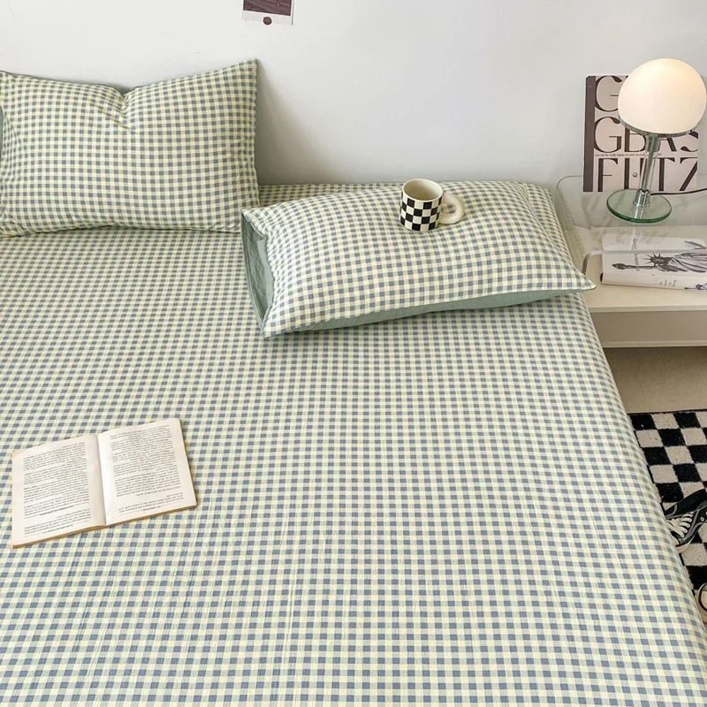 CozyGrid Soft Grid Bed Sheet For Bedroom And Guestroom 2