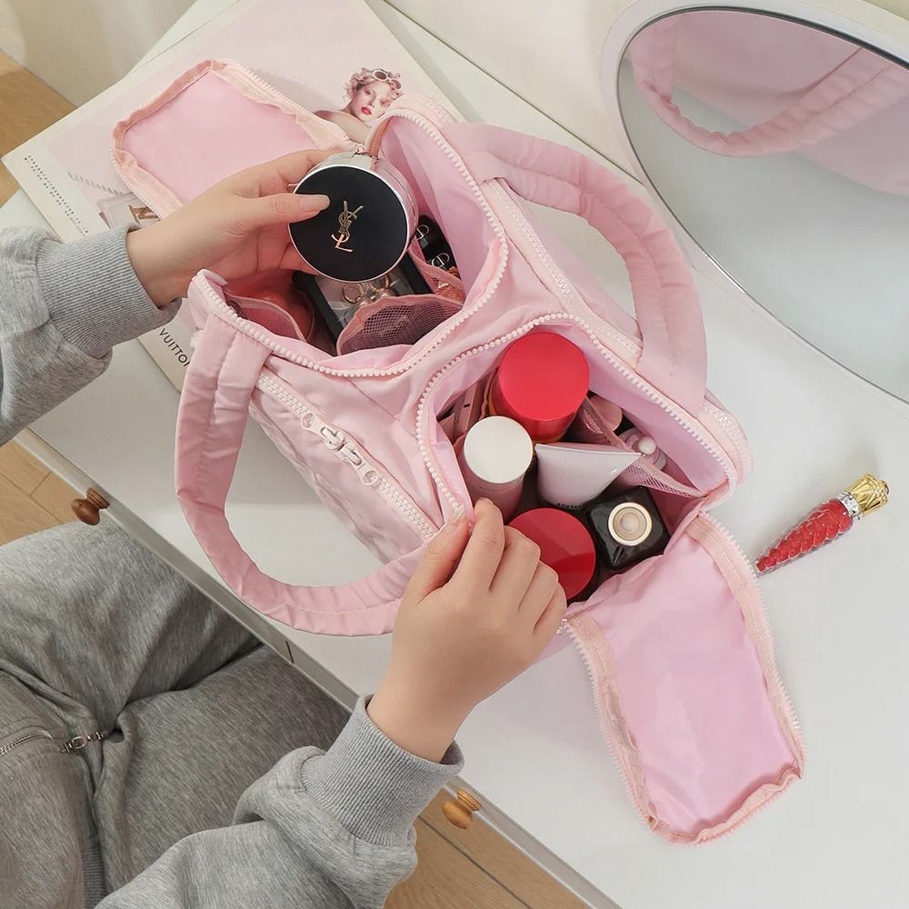 Large Capacity Lightweight Travel Makeup And Cosmetic Organizer Bag 8