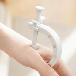 wearable acupressure finger massager hand and joint relief massager