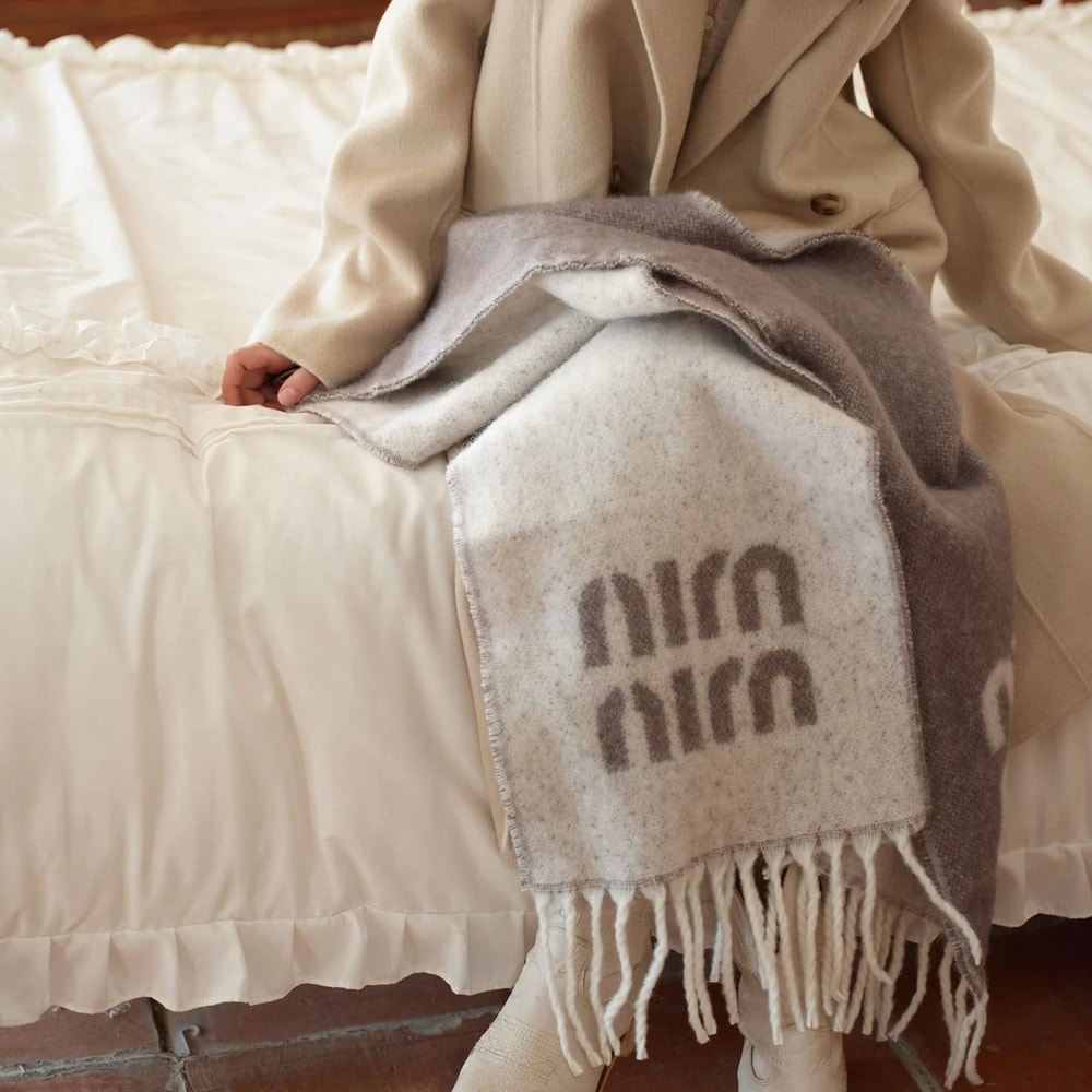 Thick Jacquard Knit Scarf Wool Blend Letter Pattern Winter Shawl Two Color Fashion Scarf 5