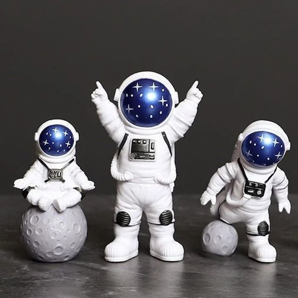 Astronaut Figurine Set Space Desk Decoration Spaceman Statue Decor For Kids And Home 1