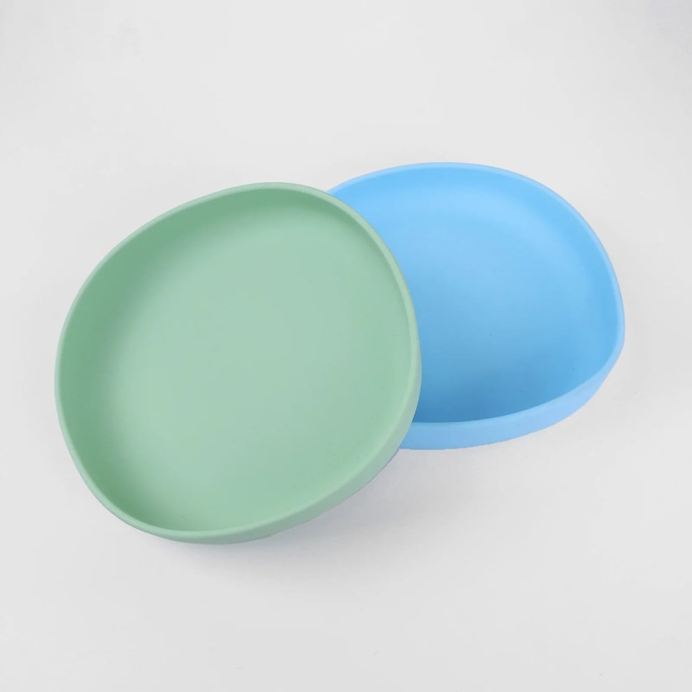 2 Piece Whisker Friendly Cat Bowls Wide Shallow Silicone Non Spill Pet Feeding Plates 4