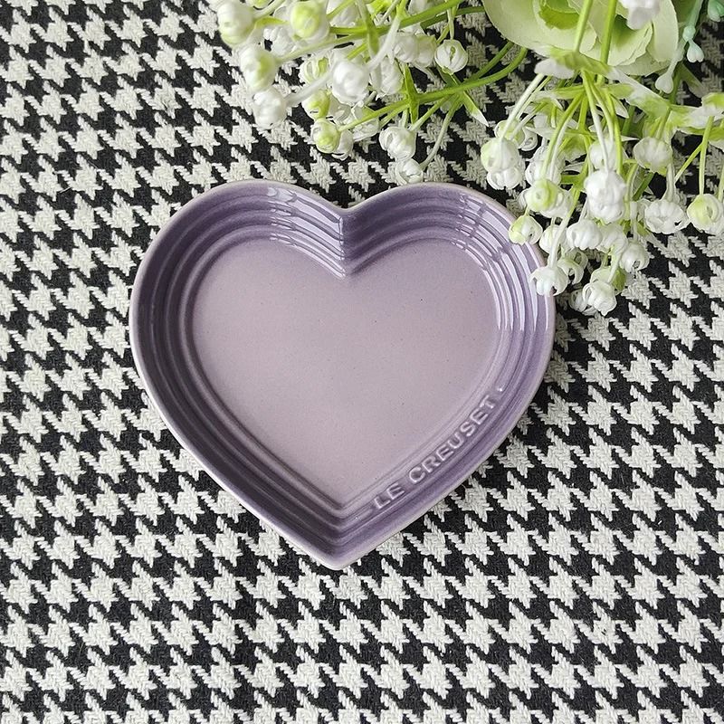 Heart Shaped Ceramic Cat Bowl For Stress Free Feeding And Anti Vomiting Support 3