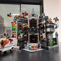 arkham asylum architectural building set – superhero collectible display model for adults