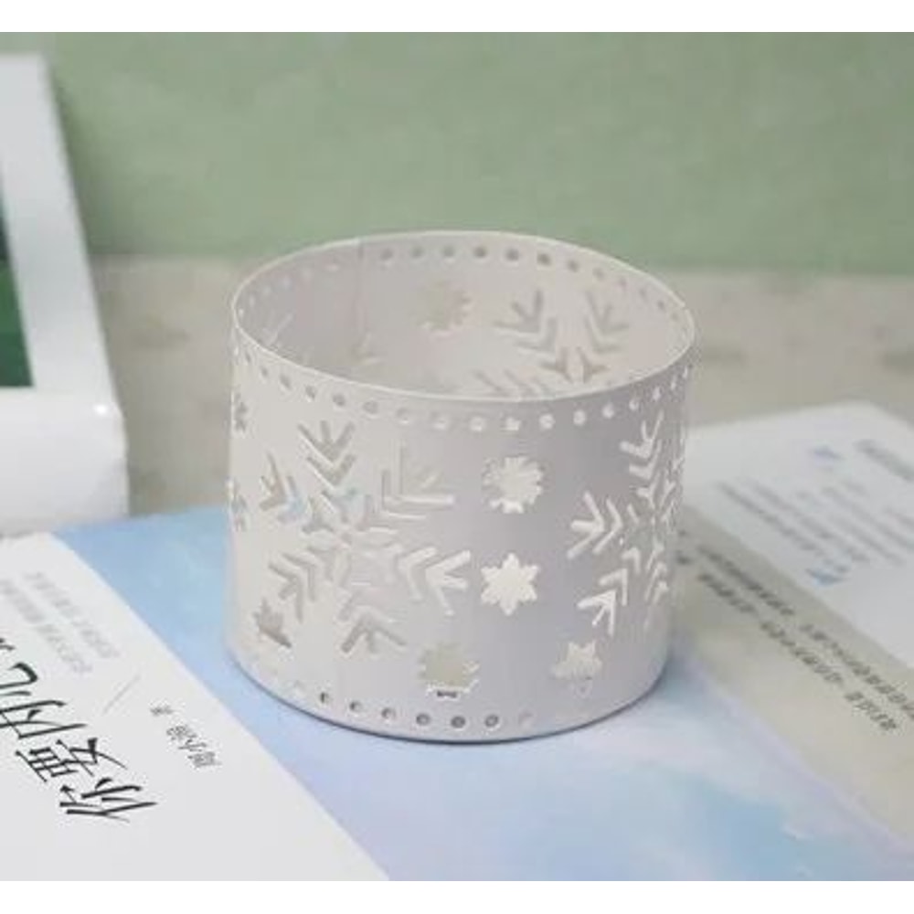 Vintage Snowflake Deer Candle Holder Elegant Christmas Candle Holder For Festive Table Decor 9