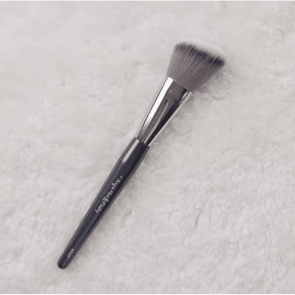 A507 Angled Blush Brush For Seamless Contour Bronzer And Highlight Blending 3