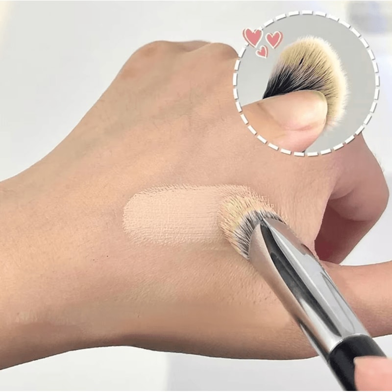 3 Sided Contour Highlight Brush For Precision Foundation And Seamless Blending 3