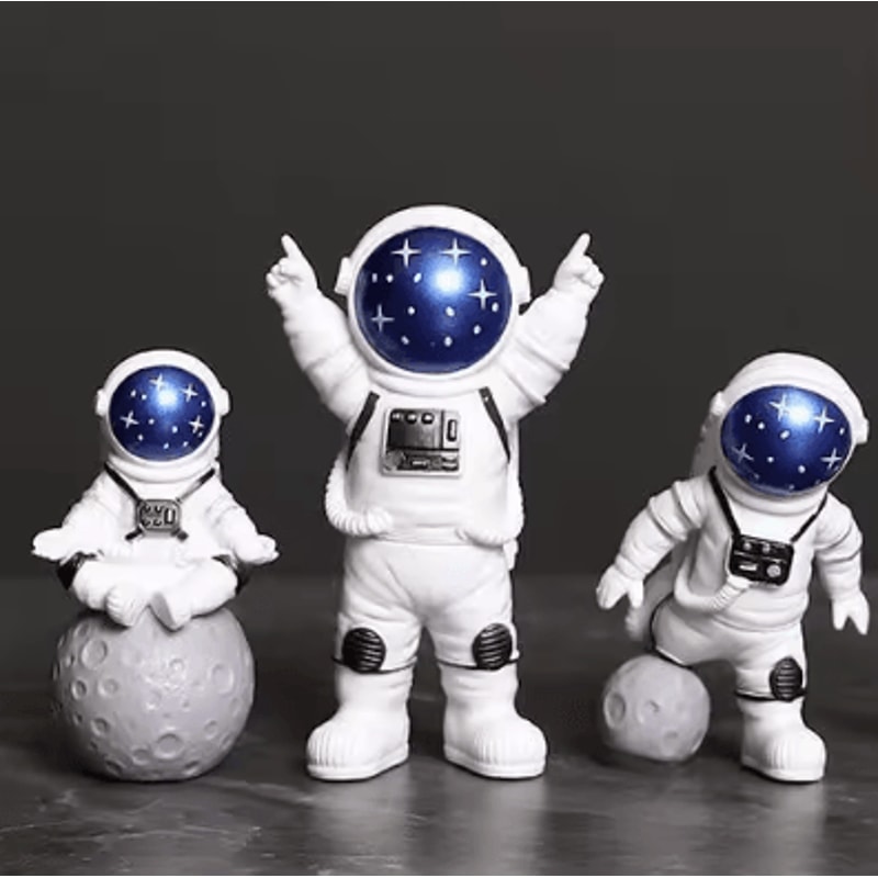 4Piece Astronaut Figurine Set Mini Spaceman Desk Decor Educational Toy Gift 0