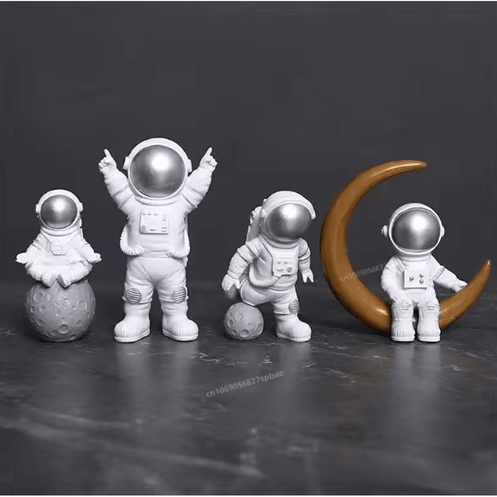 4Piece Astronaut Figurine Set Mini Spaceman Desk Decor Educational Toy Gift 3