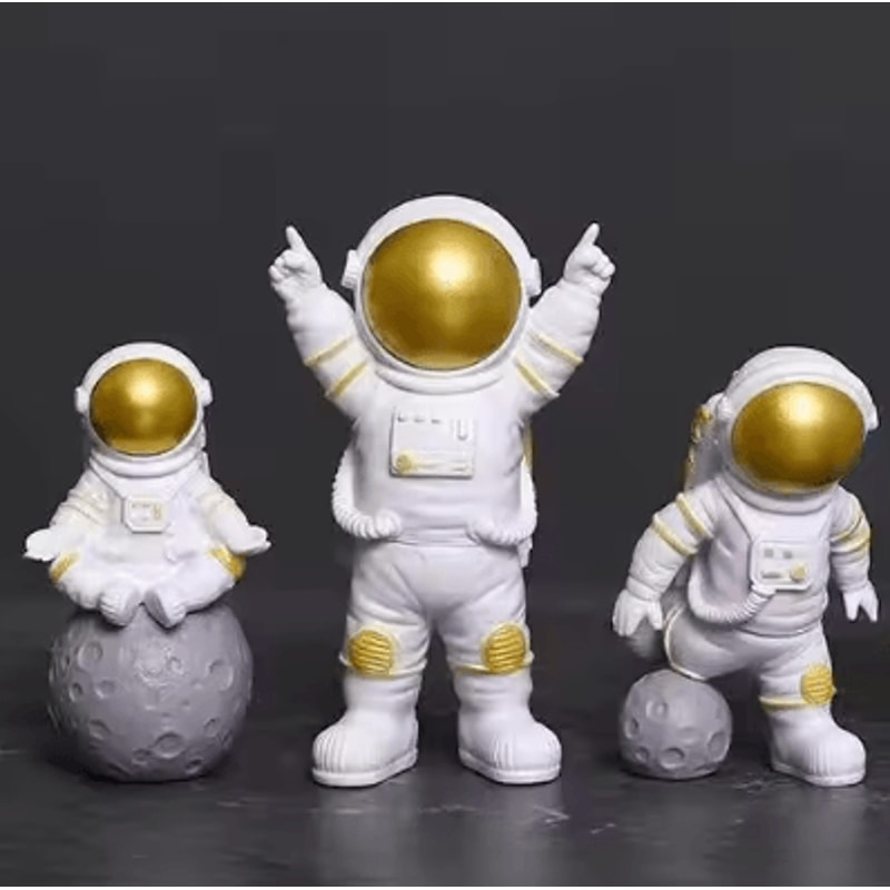 4Piece Astronaut Figurine Set Mini Spaceman Desk Decor Educational Toy Gift 4