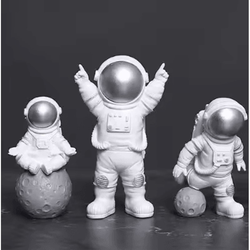 4Piece Astronaut Figurine Set Mini Spaceman Desk Decor Educational Toy Gift 5