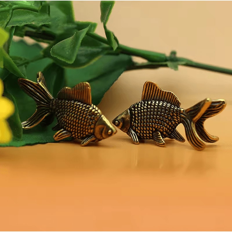 Lucky Brass Goldfish Figurine Retro Feng Shui Fish Statue Tea Pet Desk Decor 1