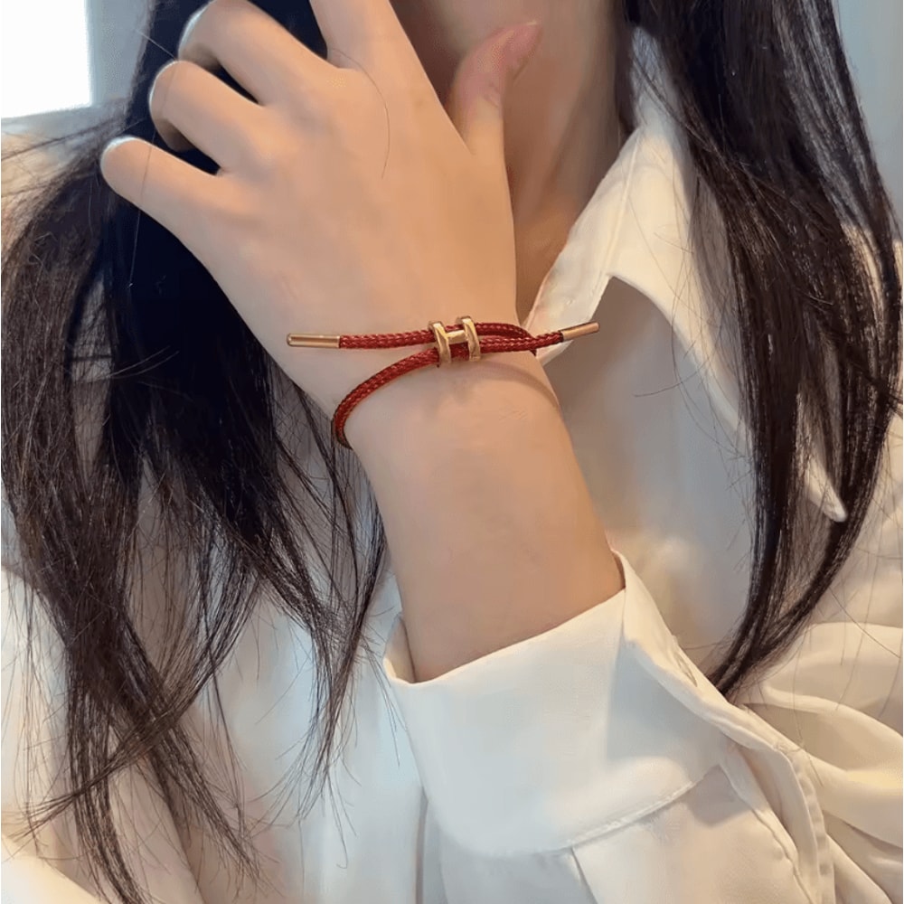 HShaped Titanium Steel Bracelet Stylish And Adjustable Waterproof Bracelet For Men 1