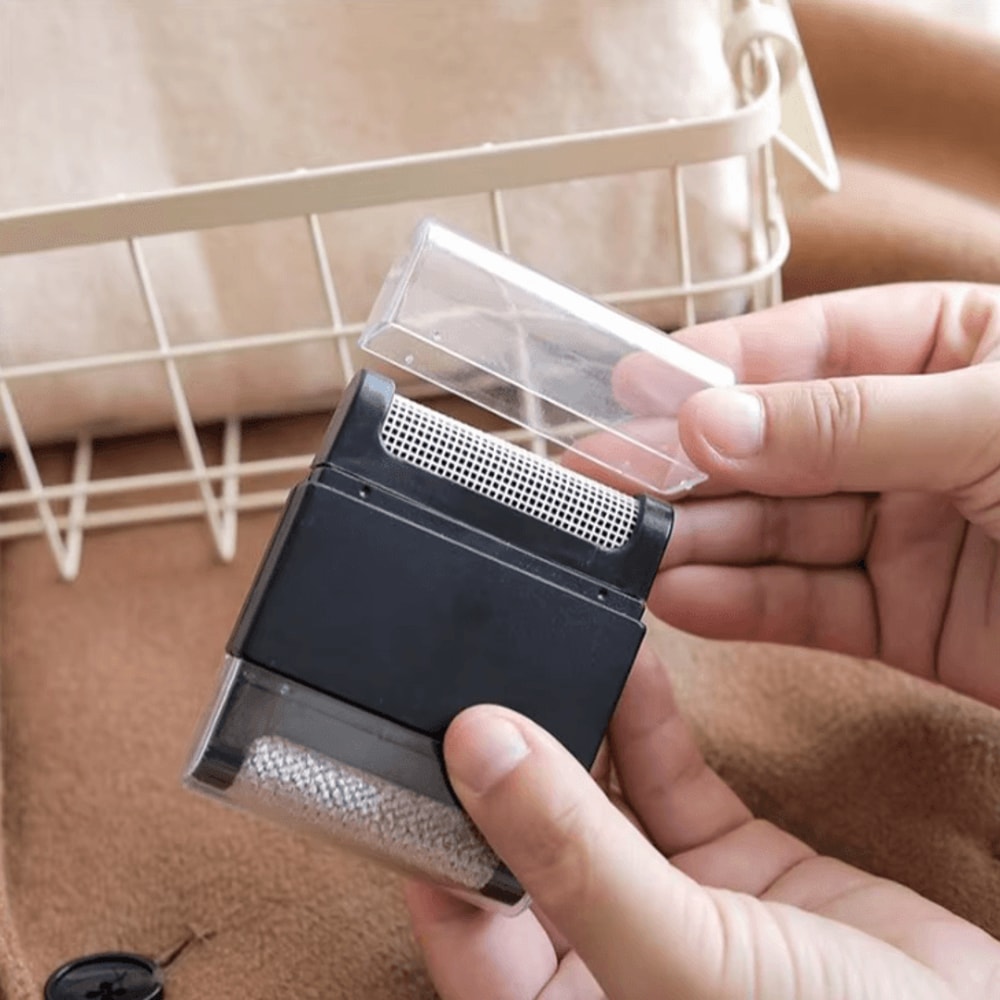 Portable Mini Lint Roller Reusable Clothes Pet Hair Remover Brush 1