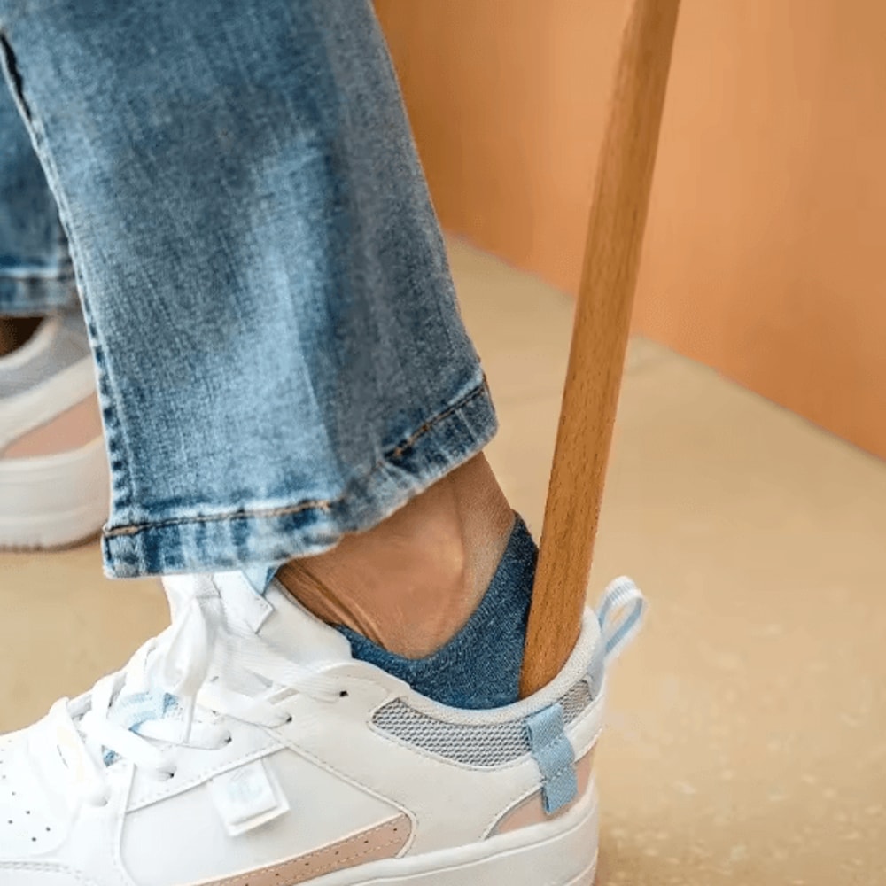 197 Inches Wooden Magnetic Shoe Horn Extra Long Handle Easy Wear Shoe Helper 2