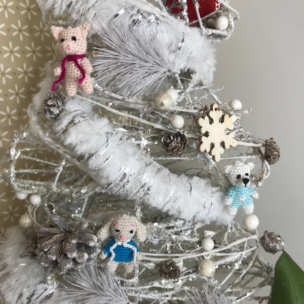 Christmas tree decorated with small animals