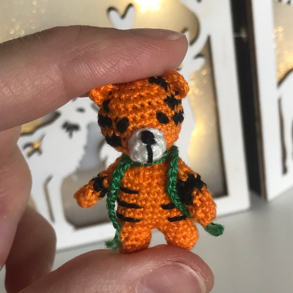small crochet tiger cub