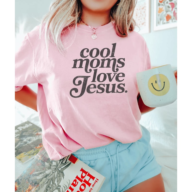 Cool Moms Love Jesus Comfort Shirt Faithful Mom Gift 0