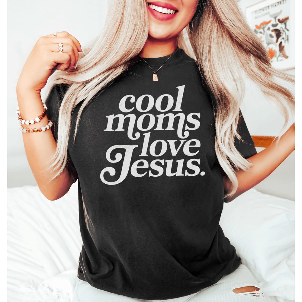 Cool Moms Love Jesus Comfort Shirt Faithful Mom Gift 1
