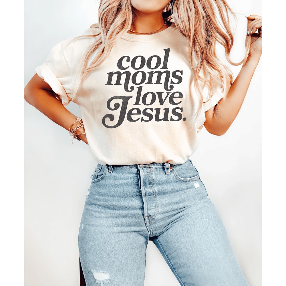 Cool Moms Love Jesus Comfort Shirt Faithful Mom Gift 2