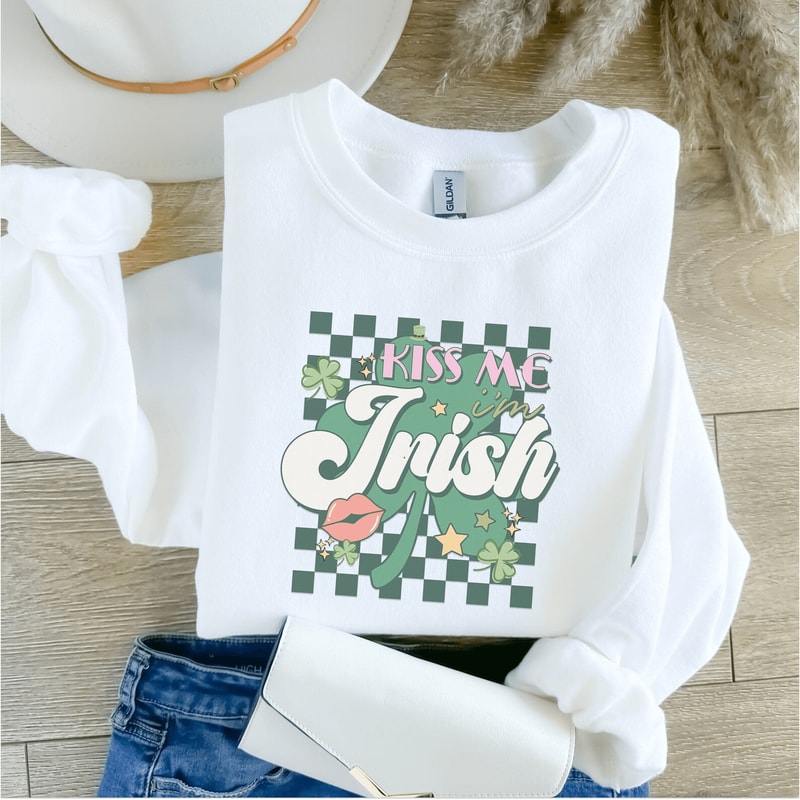 Retro St Patricks Day Shirt Funny Lucky Shamrock Vintage Irish Tee Crewneck 3