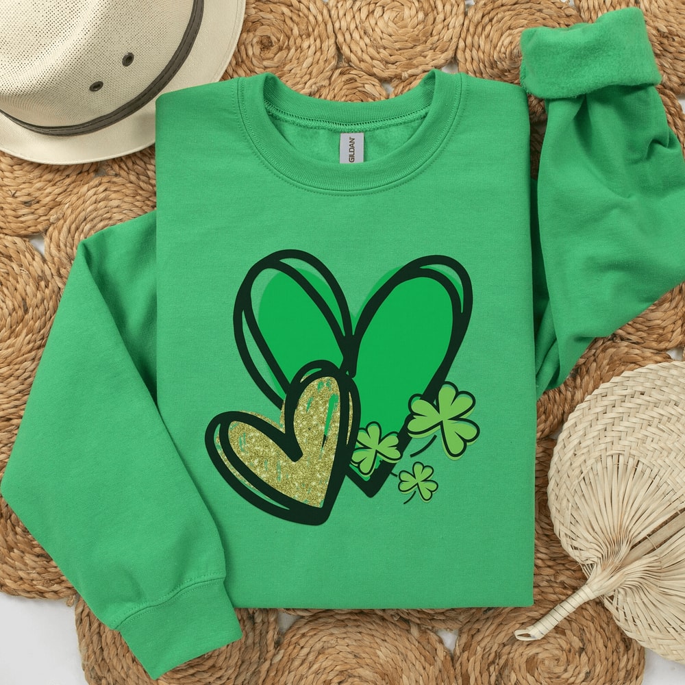 St Patricks Day Shirt Women Cute Lucky Shamrock Vintage Irish Tee Crewneck 1
