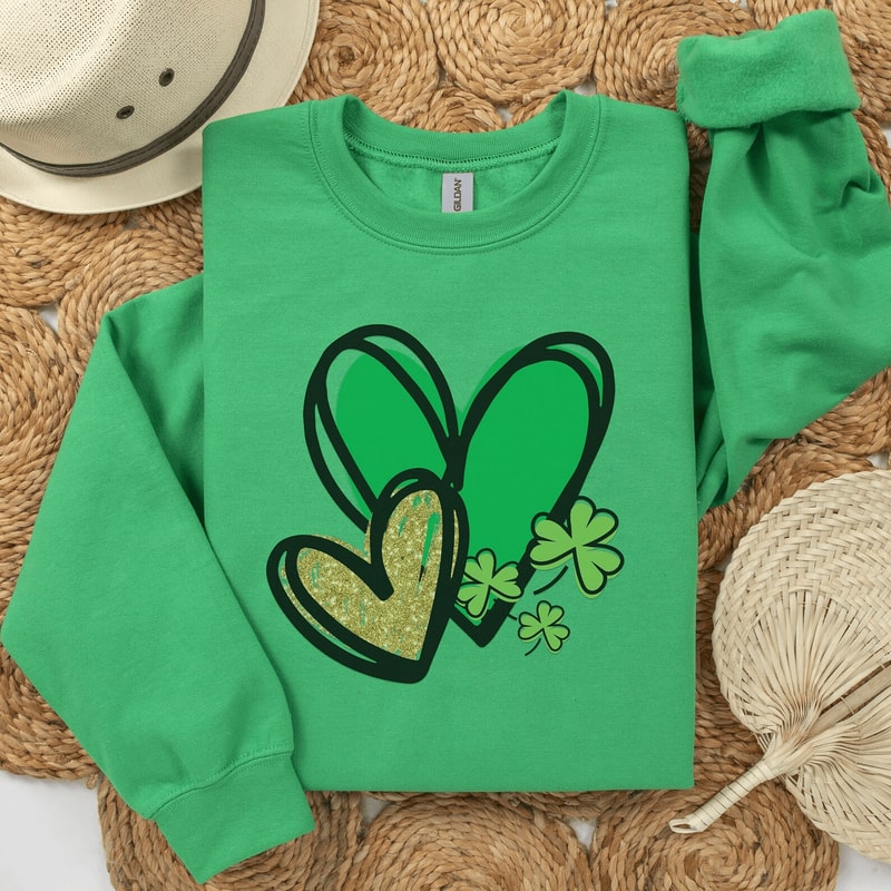 St Patricks Day Shirt Women Cute Lucky Shamrock Vintage Irish Tee Crewneck 1