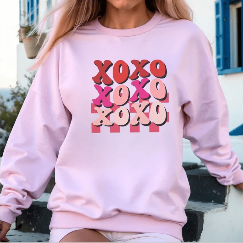 Valentines Day Sweatshirt For Women XOXO Heart Retro Crewneck Cute Valentine Pullover 1