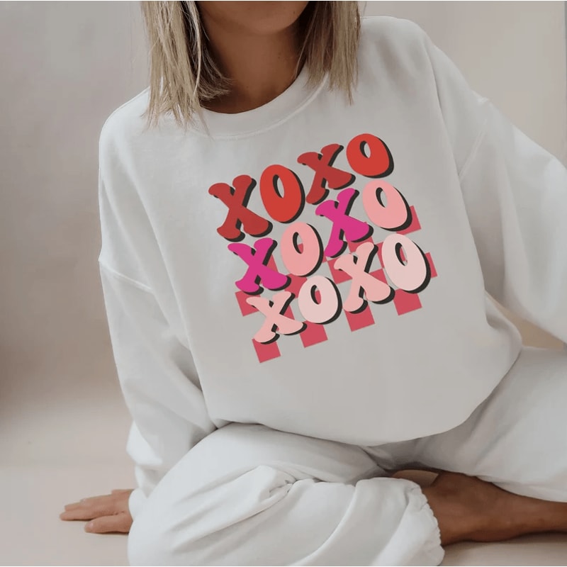 Valentines Day Sweatshirt For Women XOXO Heart Retro Crewneck Cute Valentine Pullover 2