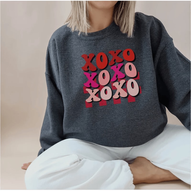 Valentines Day Sweatshirt For Women XOXO Heart Retro Crewneck Cute Valentine Pullover 4