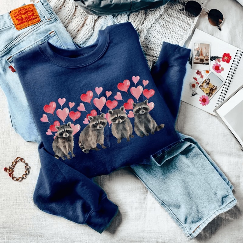 Funny Raccoon Valentine Sweatshirt For Women Heart Lover Crewneck Cute Casual Pullover 2
