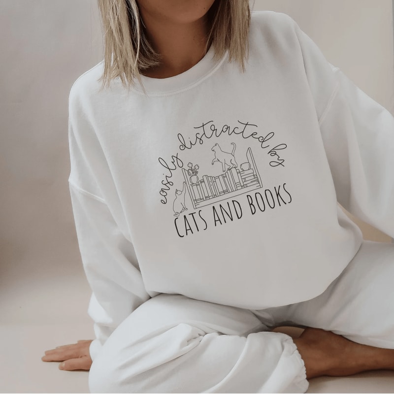 Cute Cat Bookish Sweatshirt For Women Book Lover Cat Reading Crewneck Funny Bookworm Pullover 3