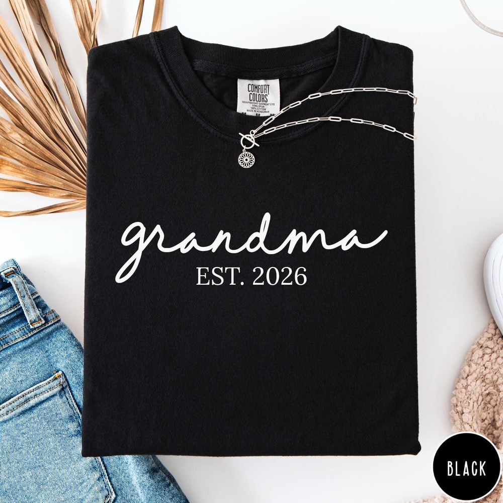 Grandma Est 2026 Shirt New Grandma Gift Personalized Family Graphic Tee Pregnancy Announcement TShi 2