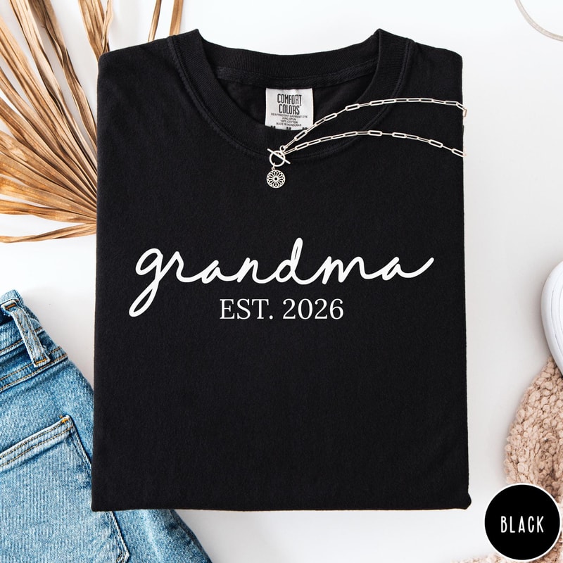 Grandma Est 2026 Shirt New Grandma Gift Personalized Family Graphic Tee Pregnancy Announcement TShi 2