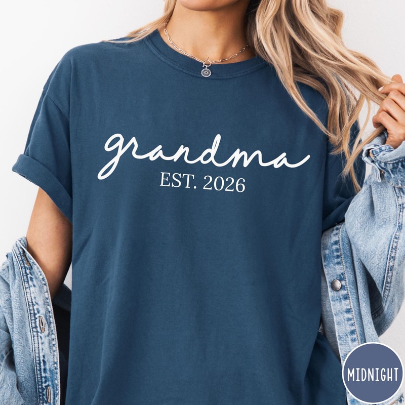 Grandma Est 2026 Shirt New Grandma Gift Personalized Family Graphic Tee Pregnancy Announcement TShi 4