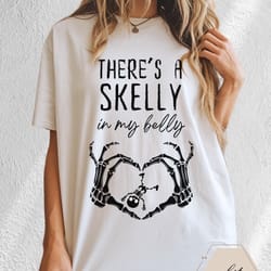 pregnancy halloween shirt theres a skelly in my belly tee funny maternity halloween graphic t shirt mom to be