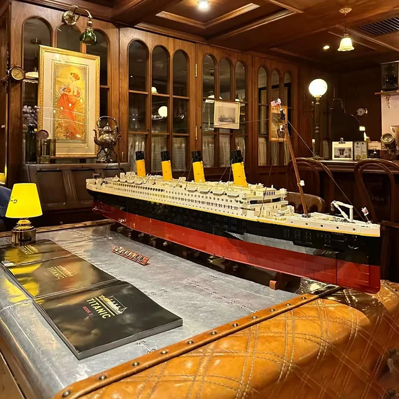 Stock Home Decoration Large Cruise Boat Ship Steamship Desktop Ornament For Kids Gift 1