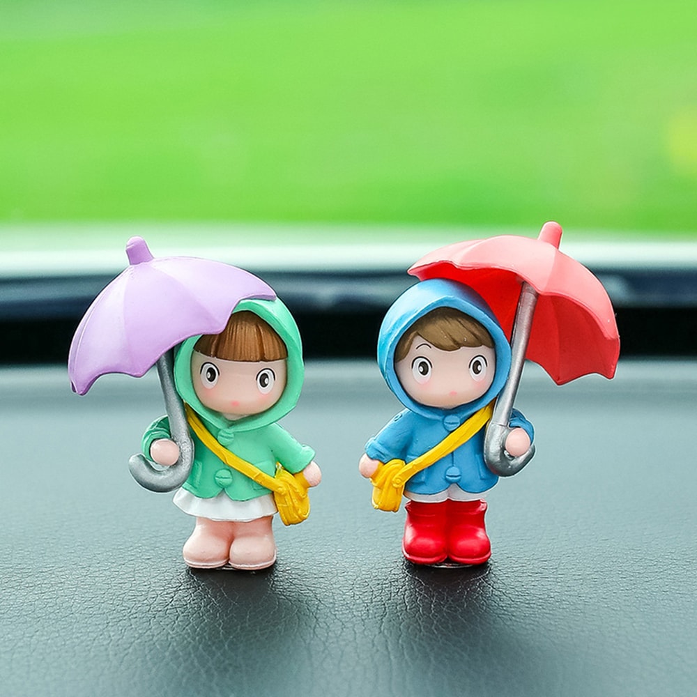 Mini Car Interior Decoration, Cute Umbrella Couple Action Figures for Rearview Mirror, Dashboard Ornaments and Gift