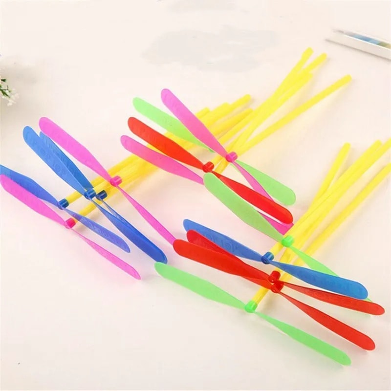 Rotating Bamboo Dragonfly Propeller Toy for Kids Outdoor Classic Flying Arrow Novelty Plastic Multicolor Random Color