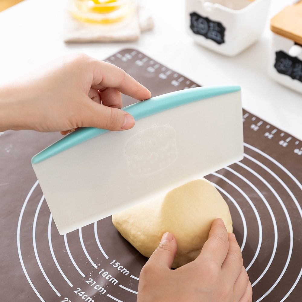Plastic Cake Spatulas Dough Scraper Pastry Cutter with Measuring Scale Butter Knife for Baking Pizza Bread Fondant Tools