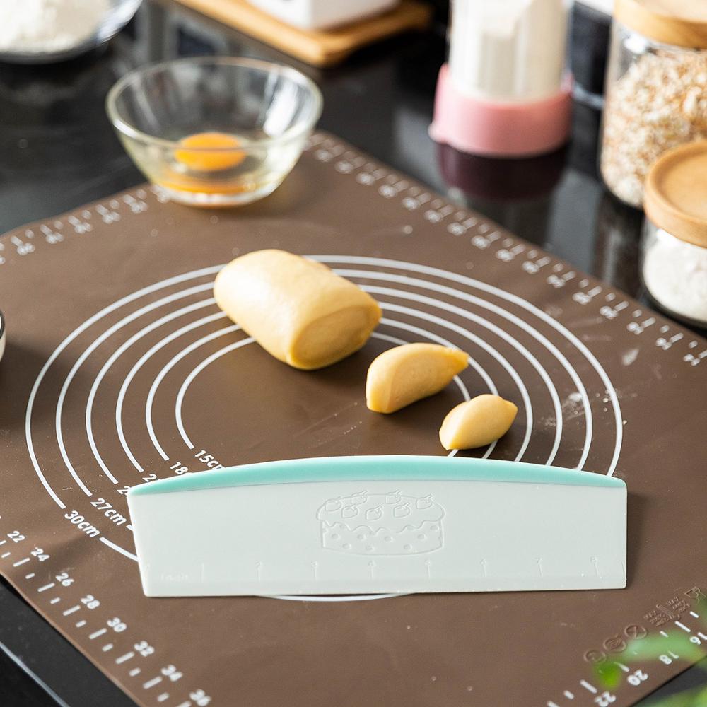Plastic Cake Spatulas Dough Scraper Pastry Cutter with Measuring Scale Butter Knife for Baking Pizza Bread Fondant Tools