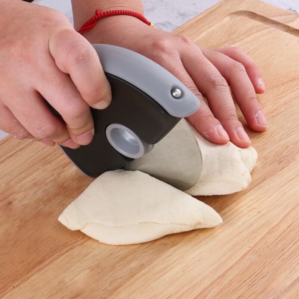 Stainless Steel Round Wheel Pizza Cutter with Lid Dough Roller Slicer for Pastry Baking Kitchen Accessories