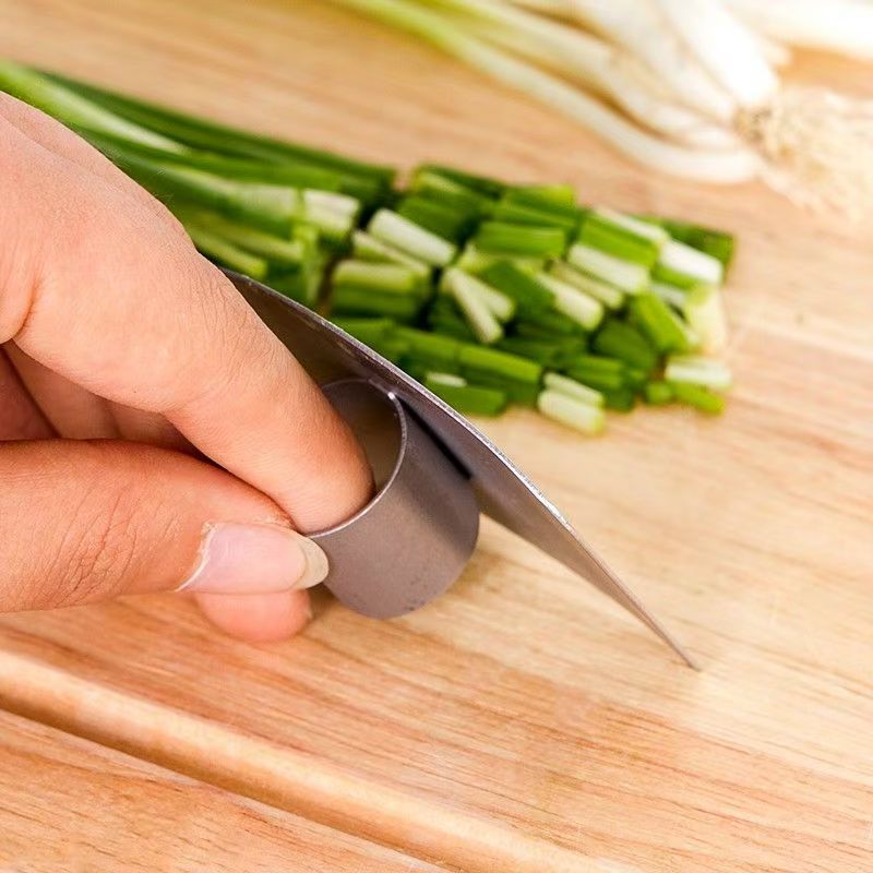 Stainless Steel Finger Protector Guard For Safe Kitchen Cutting And Slicing 1